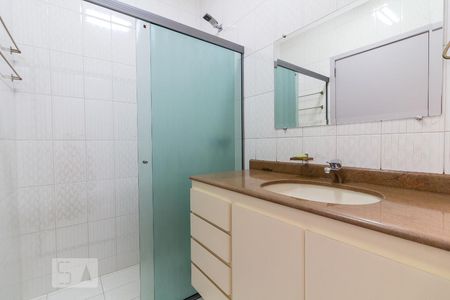 Casa à venda com 326m², 3 quartos e 6 vagasBanheiro quarto 1 suíte