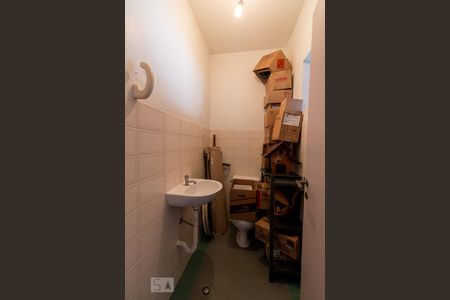 Casa à venda com 326m², 3 quartos e 6 vagasBanheiro da garagem