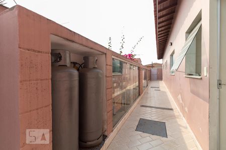 Casa à venda com 326m², 3 quartos e 6 vagasÁrea externa lateral