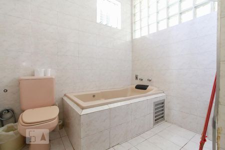 Casa à venda com 250m², 6 quartos e 3 vagasBanheiro do Quarto 4
