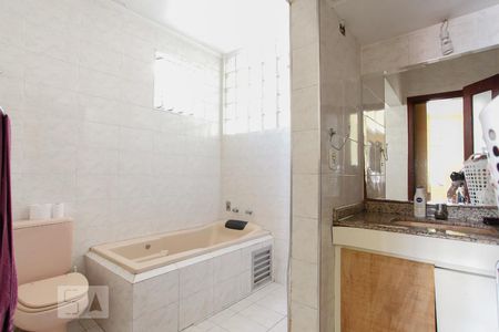 Casa à venda com 250m², 6 quartos e 3 vagasBanheiro do Quarto 4