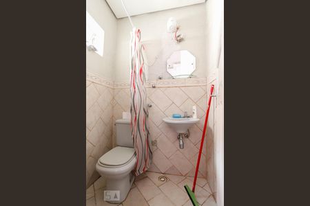 Casa à venda com 250m², 6 quartos e 3 vagasBanheiro do Quarto 2