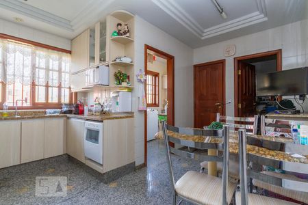 Apartamento à venda com 240m², 3 quartos e 2 vagasCozinha