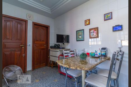 Apartamento à venda com 240m², 3 quartos e 2 vagasCozinha
