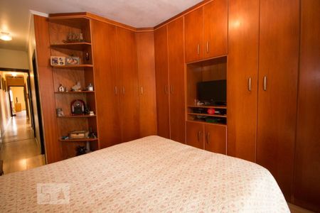 Casa à venda com 170m², 4 quartos e 4 vagasSuíte 2
