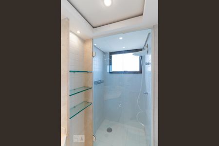 Banheiro de apartamento para alugar com 1 quarto, 59m² em Cambuí, Campinas
