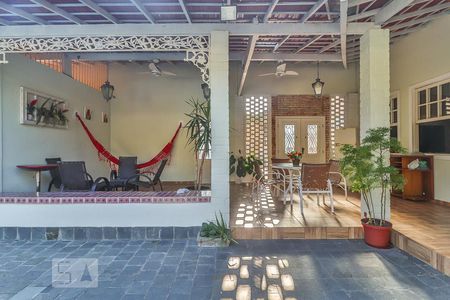 Casa de condomínio à venda com 360m², 4 quartos e 3 vagasVaranda