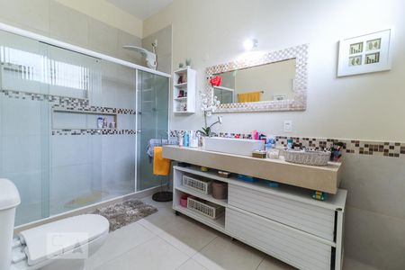 Casa de condomínio à venda com 360m², 4 quartos e 3 vagasBanheiro da Suíte 2