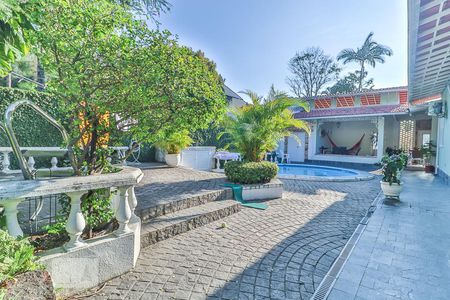 Casa de condomínio à venda com 360m², 4 quartos e 3 vagasQuintal e Piscina