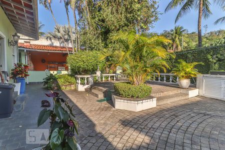 Casa de condomínio à venda com 360m², 4 quartos e 3 vagasQuintal