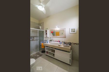 Casa de condomínio à venda com 360m², 4 quartos e 3 vagasBanheiro da Suíte 2