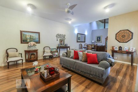 Casa de condomínio à venda com 360m², 4 quartos e 3 vagasSala