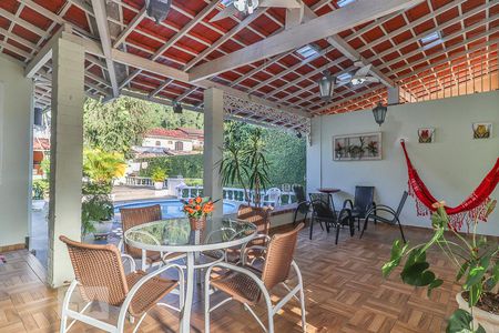 Casa de condomínio à venda com 360m², 4 quartos e 3 vagasVaranda