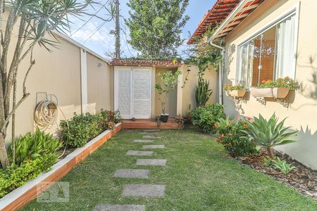 Casa de condomínio à venda com 360m², 4 quartos e 3 vagasQuintal da Frente