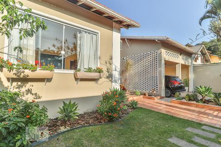 Casa de condomínio à venda com 360m², 4 quartos e 3 vagasQuintal da Frente