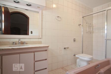 Casa à venda com 320m², 4 quartos e 2 vagasBanheiro da Suíte 2