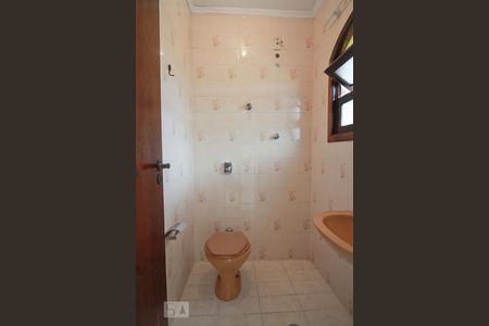 Casa à venda com 320m², 4 quartos e 2 vagasBanheiro de Serviço