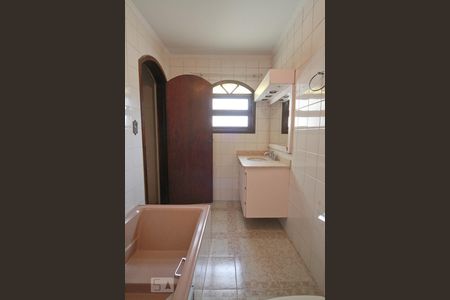 Casa à venda com 320m², 4 quartos e 2 vagasBanheiro da Suíte 2