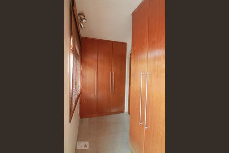 Casa à venda com 320m², 4 quartos e 2 vagasCloset da suíte 2