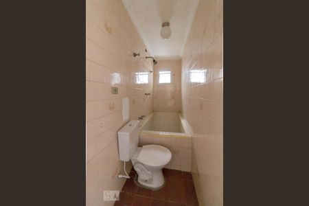 Casa à venda com 450m², 4 quartos e 8 vagasBanheiro de serviço