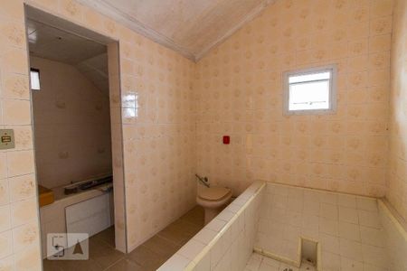 Casa à venda com 450m², 4 quartos e 8 vagasBanheiro quarto 3 suíte