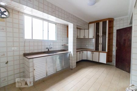 Casa à venda com 450m², 4 quartos e 8 vagasCozinha