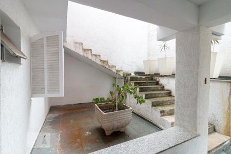 Casa à venda com 450m², 4 quartos e 8 vagasÁrea de serviço externa