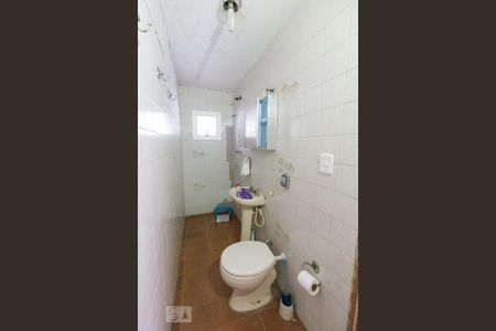 Casa à venda com 450m², 4 quartos e 8 vagasBanheiro da churrasqueira