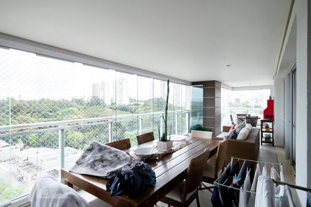Varanda de apartamento à venda com 4 quartos, 266m² em Jardim Taquaral, São Paulo