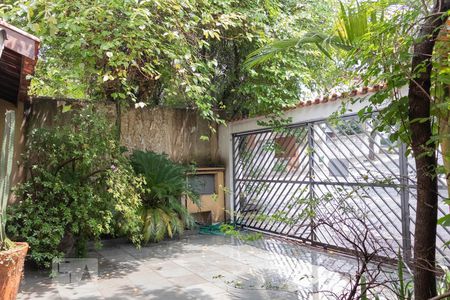 Casa para alugar com 200m², 3 quartos e 4 vagasFachada