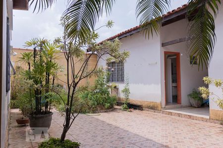 Casa para alugar com 200m², 3 quartos e 4 vagasQuintal
