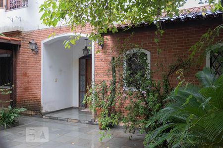 Casa para alugar com 200m², 3 quartos e 4 vagasFachada