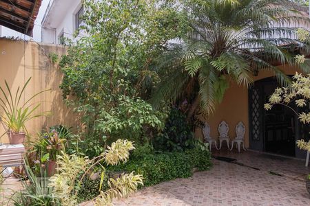 Casa para alugar com 200m², 3 quartos e 4 vagasQuintal