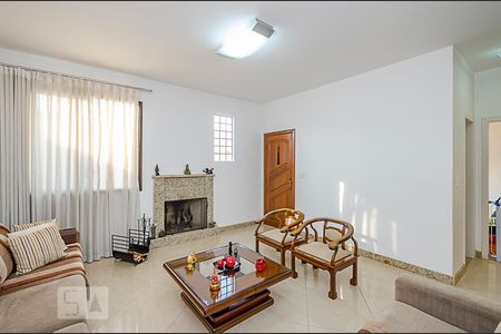 Sala de Estar de casa para alugar com 4 quartos, 285m² em Santa Lúcia, Belo Horizonte