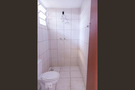 Banheiro de casa para alugar com 1 quarto, 35m² em João Pinheiro, Belo Horizonte