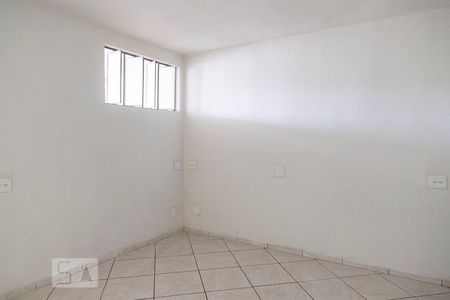 Quarto de casa para alugar com 1 quarto, 35m² em João Pinheiro, Belo Horizonte