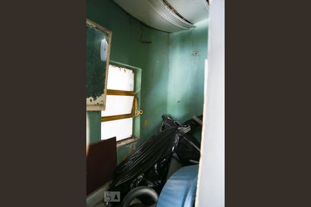 Casa à venda com 650m², 4 quartos e 7 vagas Casa à venda com 650m², 4 quartos e 7 vagasBanheiro de Serviço