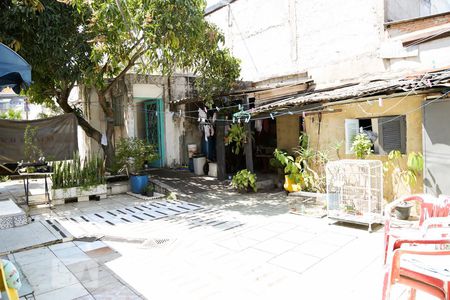 Casa à venda com 650m², 4 quartos e 7 vagas Casa à venda com 650m², 4 quartos e 7 vagasQuintal