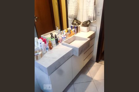 Casa à venda com 180m², 3 quartos e 2 vagasBanheiro