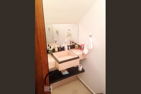 Casa à venda com 180m², 3 quartos e 2 vagasBanheiro