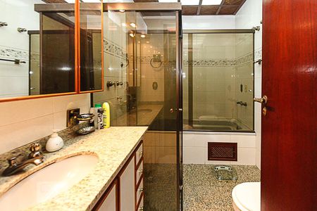 Casa à venda com 286m², 5 quartos e 8 vagas Casa à venda com 286m², 5 quartos e 8 vagasBanheiro Social