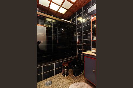 Casa à venda com 286m², 5 quartos e 8 vagas Casa à venda com 286m², 5 quartos e 8 vagasBanheiro da Suite 02