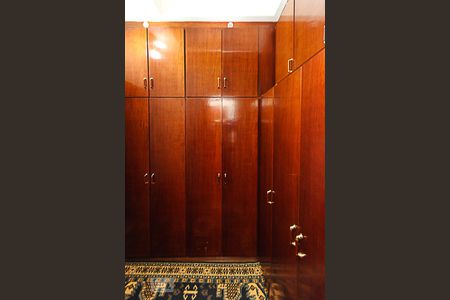 Casa à venda com 286m², 5 quartos e 8 vagas Casa à venda com 286m², 5 quartos e 8 vagasQuarto 04