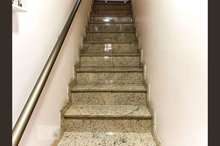 Escadas Quartos de casa à venda com 3 quartos, 180m² em Vila Mazzei, São Paulo