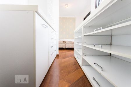 Closet da Suíte de apartamento para alugar com 2 quartos, 64m² em Vila Carrão, São Paulo