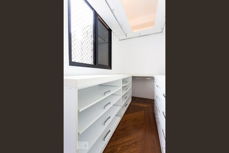 Closet da Suíte de apartamento para alugar com 2 quartos, 64m² em Vila Carrão, São Paulo
