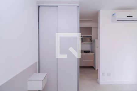 Studio para alugar com 26m², 1 quarto e 1 vaga Studio para alugar com 26m², 1 quarto e 1 vagaQuarto