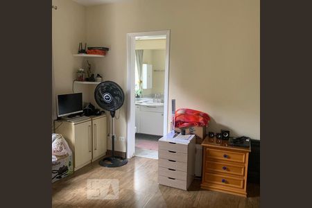 Apartamento à venda com 263m², 4 quartos e 4 vagas Apartamento à venda com 263m², 4 quartos e 4 vagasQuarto de Serviço