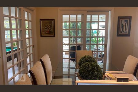 Apartamento à venda com 263m², 4 quartos e 4 vagas Apartamento à venda com 263m², 4 quartos e 4 vagasSala