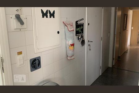 Apartamento à venda com 263m², 4 quartos e 4 vagas Apartamento à venda com 263m², 4 quartos e 4 vagasÁrea de Serviço